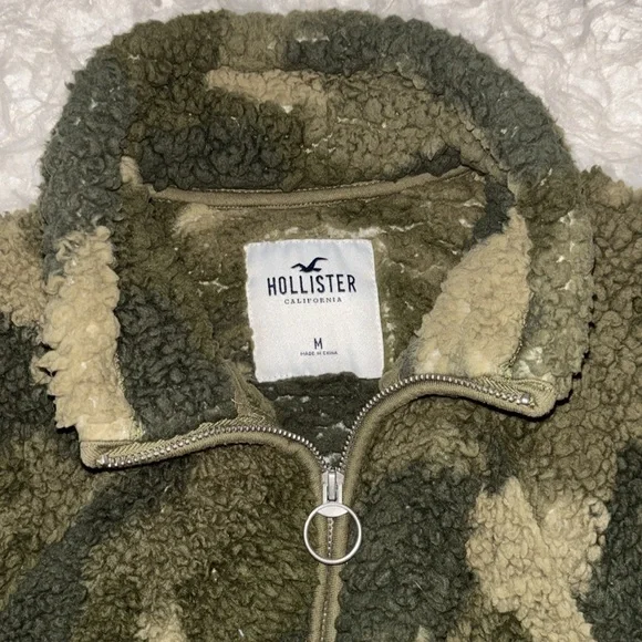 Hollister Cropped Faux Sherpa Jacket, Size M - Picture 4 of 16